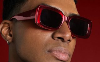 Vision Pro: Mit iPhone verbundene Brille soll kommen, günstigere Version verschoben